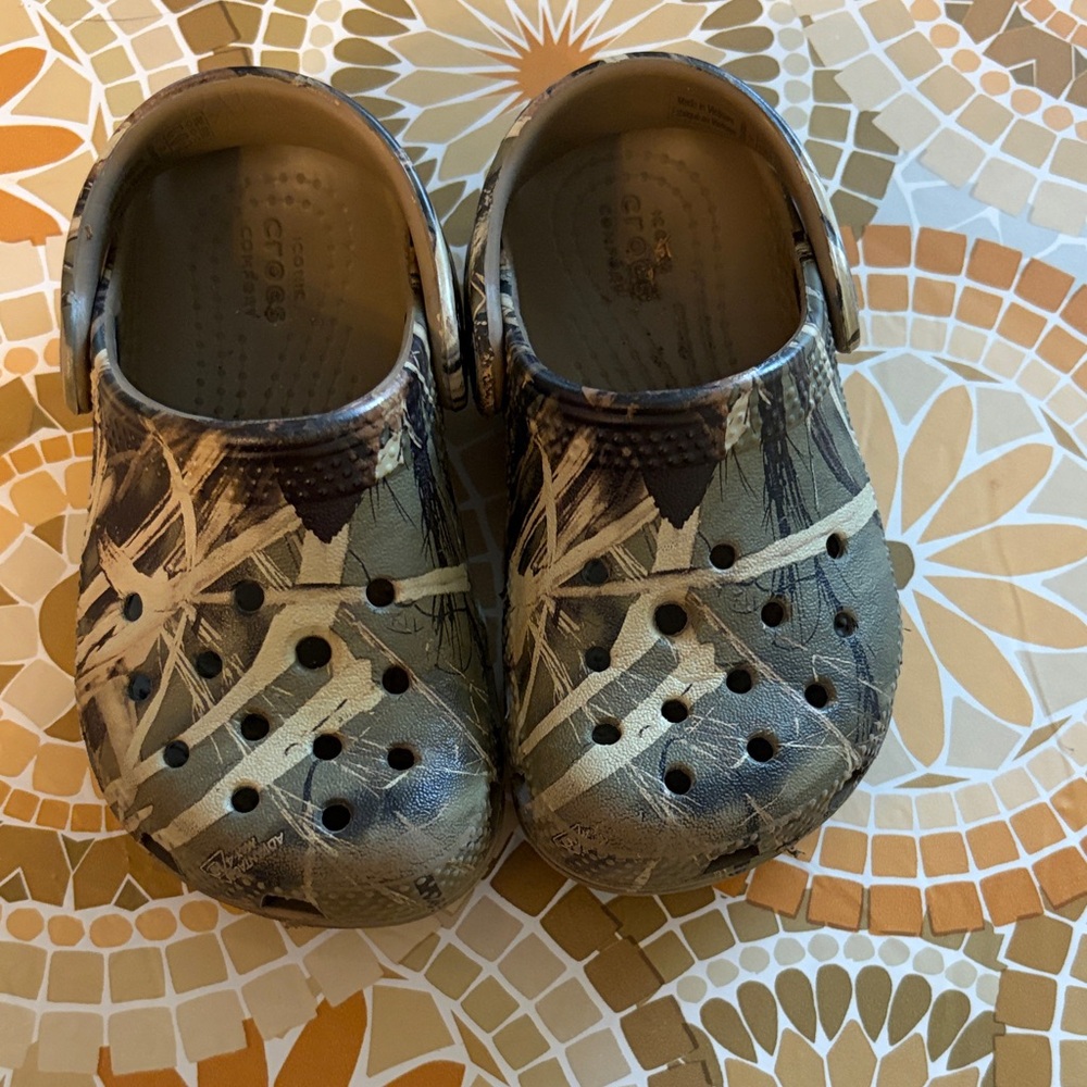 Camo crocs little kids